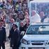 Lourdes, un abbraccio da 150 mila fedeli e malati per papa Leone al Santuario mariano