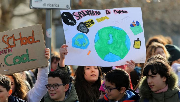Genova, i ragazzi di Fridays for Future in corteo