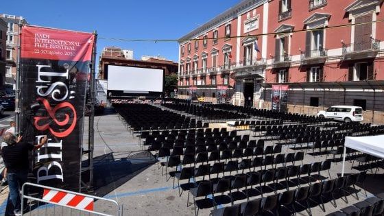Il Bif&st di Bari all'aperto, con mascherine e tracciabilità degli spettatori. A Benigni premio per Pinocchio