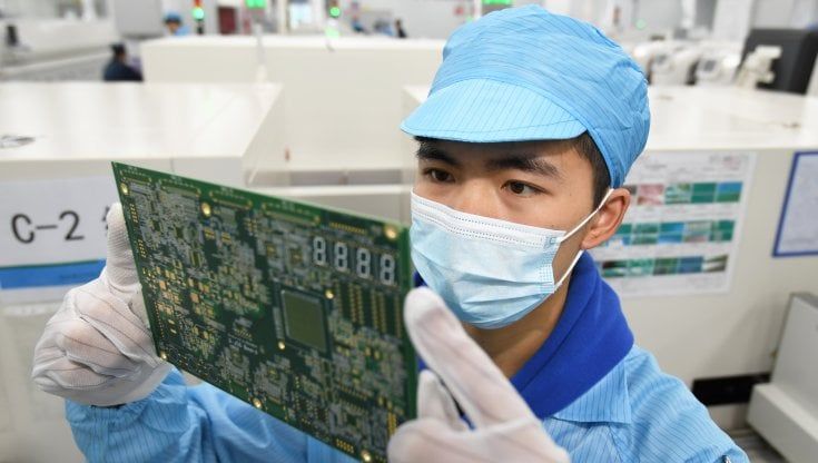 La crisi allenta la tensione sui chip ma i prezzi dell’elettronica volano