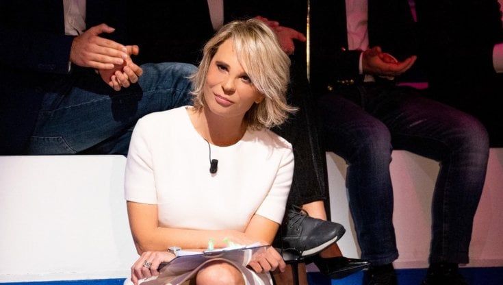 Nessun armistizio durante Sanremo: Mediaset conferma la programmazione 