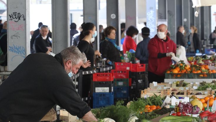 Tutto fermo tranne i prezzi. Il rincaro di frutta e verdura cambia il conto della spesa