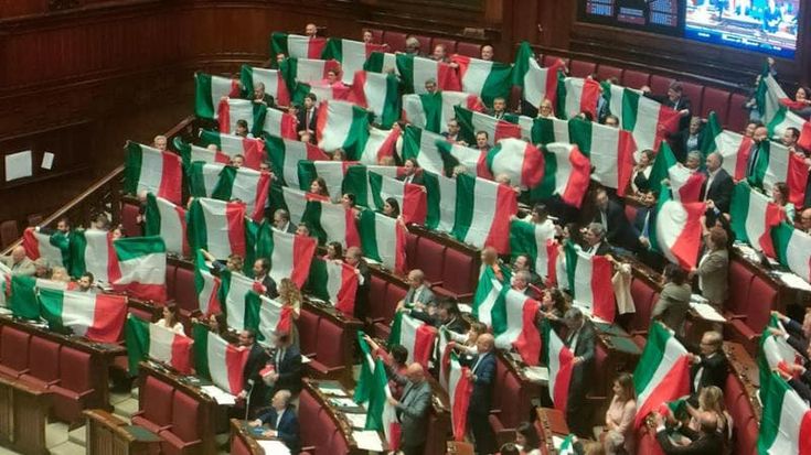 Il giorno della piazza. Le opposizioni unite contro le riforme: “Difendiamo la Carta”