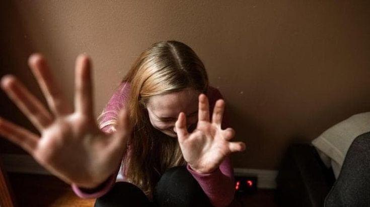 La violenza nasce in casa: abusi prima dei 16 anni per tre milioni di donne