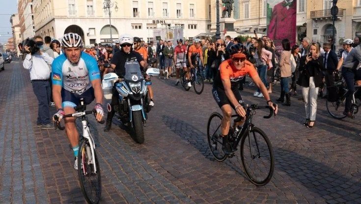 Da Parma ad Assisi in bici, la solidarietà corre: raccolti 102mila euro per la lotta alla Sla