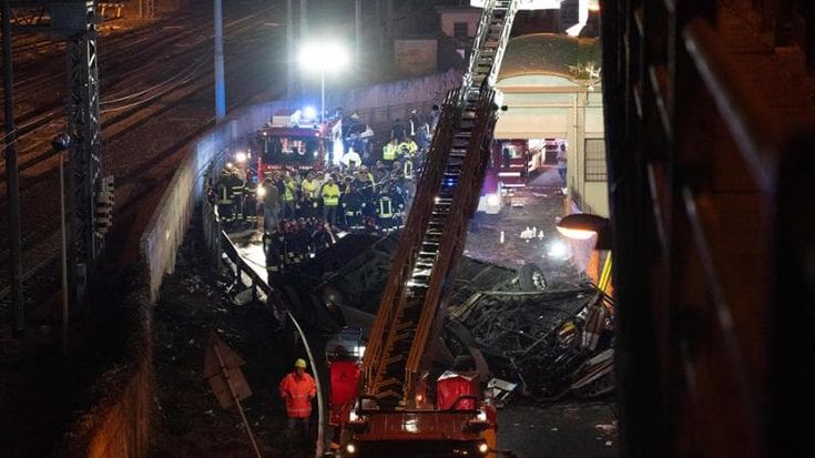 Mestre, autobus precipitato. La pista del malore dell’autista: “Nessun segno di frenata e il guardrail non ha tenuto”