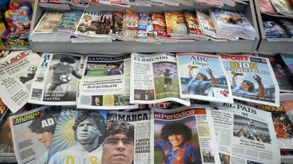 La morte di Maradona sulle prime pagine di tutto il mondo
