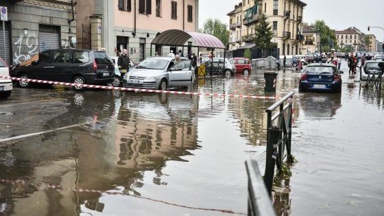 Maltempo, grandine e vento ciclonico su Modena, 30 feriti. Nubifragio su Milano.  Un morto nel Torinese