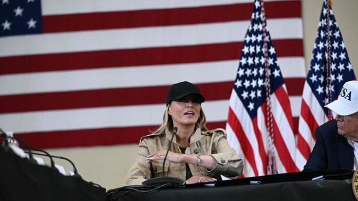 “Melania Trumpenko lavora per Kiev”. Sui social gli ucraini celebrano la first lady anti-Putin