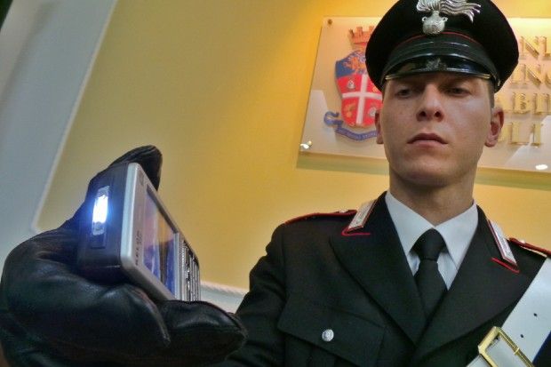 Le armi sequestrate alla baby gang<br />che agiva in Villa Comunale