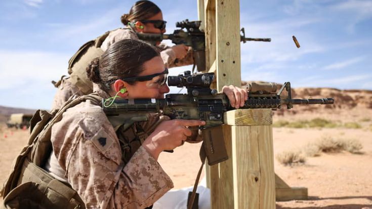 Usa, linea machista al Pentagono: niente donne nei compiti di combattimento terreste