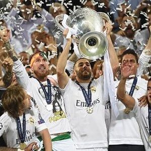 Rivoluzione in Coppa: torna la premiazione in campo per Champions ed Europa League