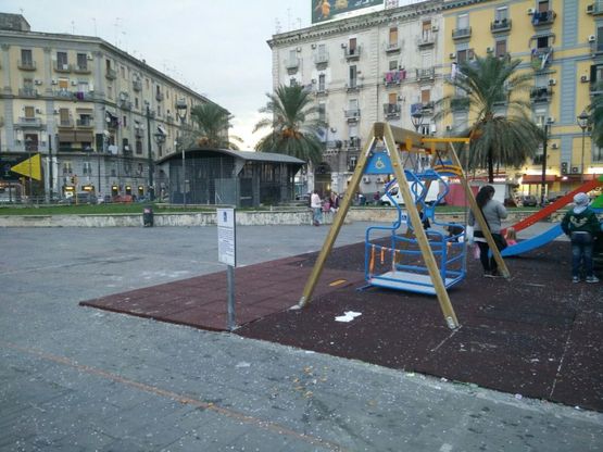Piazza Nazionale, giostrine e restyling con i soldi sequestrati ai parcheggiatori abusivi
