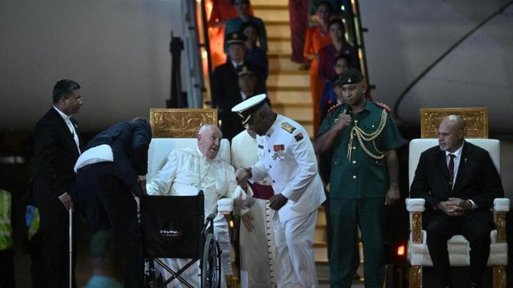 Papa Francesco è arrivato in Oceania: accolto da una folla di fedeli