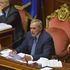 Riforme, ok al Senato "dei cento". Governo apre il dialogo ma Lega e M5S lasciano l'Aula