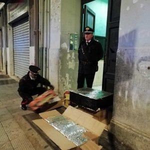 Bari, 110 chili di fuochi d'artificio per la festa del clan: sequestrati dai carabinieri