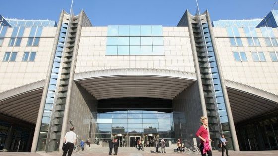 L’Europa alza la voce ma non spaventa Pechino. Al via il vertice Ue-Cina a Bruxelles