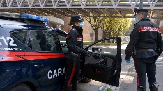 Coronavirus in Lombardia, 613 cittadini sanzionati a Milano. Sequestrati disinfettanti fasulli nel Mantovano