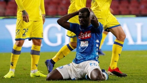 Napoli-Chievo 0-0, gli azzurri sbattono sui pali e Sorrentino