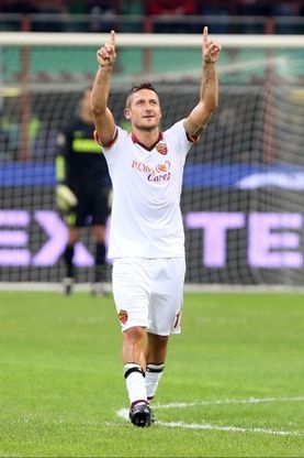 A Fiumicino la festa dei tifosi<br />Totti raggiunge quota 300 gol