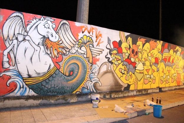 Sui muri dello stadio l'omaggio a Canne della Battaglia