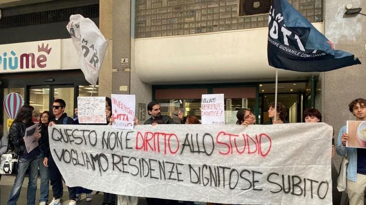 Topi e formiche nelle residenze universitarie, la protesta degli studenti