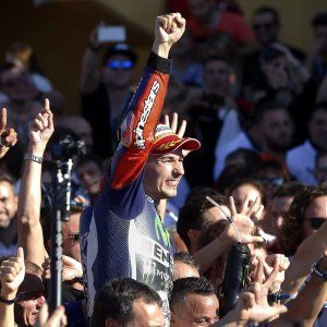 MotoGp, Valencia: Lorenzo vince ed è campione del mondo. Rossi quarto, rimonta show