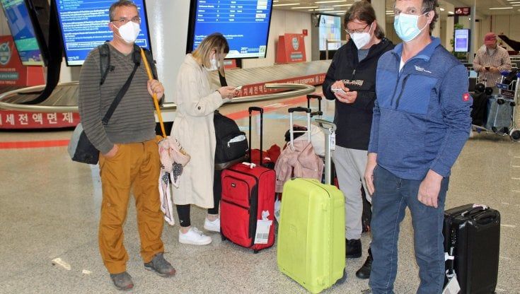 Da Roma a Barcellona e ritorno. I tamponi costano più del volo ma nessuno li controlla 