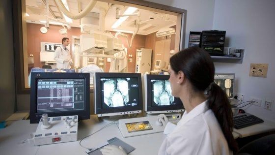 Sicilia, effetto virus, ospedali in tilt: “Sclerosi? Ripassi a marzo”