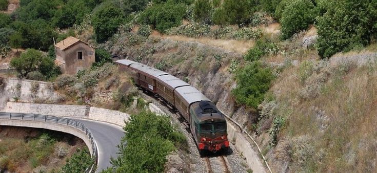 Viaggiare con gli occhi e col palato: in Sicilia tornano i "Treni storici del gusto"