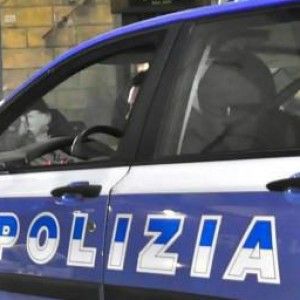 Ostia, rapinatori minacciano il proprietario di un bar e lo chiudono nello sgabuzzino