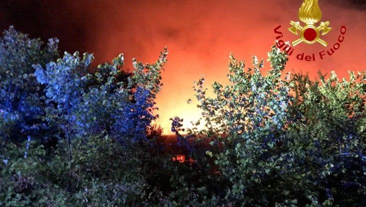 Giugno, il mese nero degli incendi nei campi, mai così tanti dal 2010: l’allarme di Coldiretti