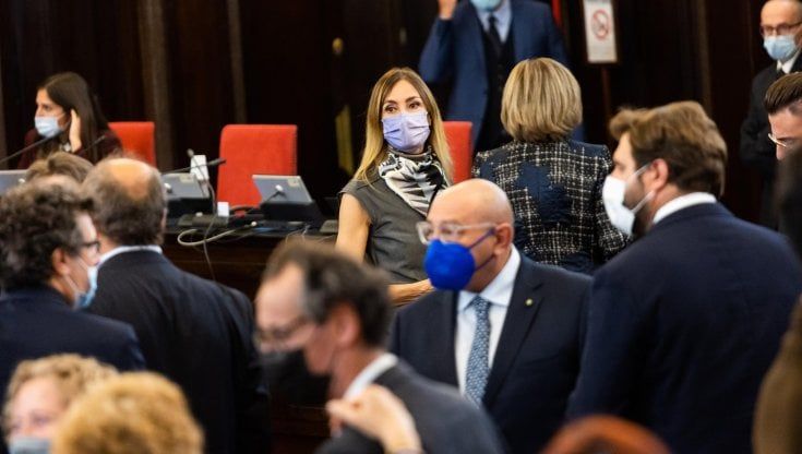 Il primo giorno del Consiglio comunale, l'emozione dei neoeletti e le scuse della meloniana Valcepina 