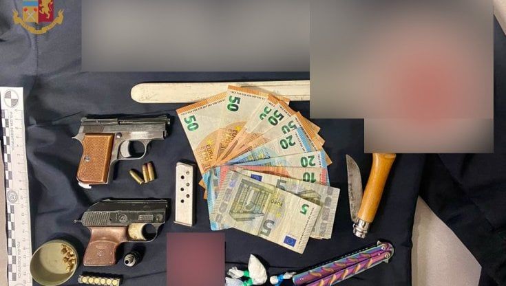 Roma, droga, pistole, coltelli e persino una lanciarazzi: arrestato romano di 42 anni