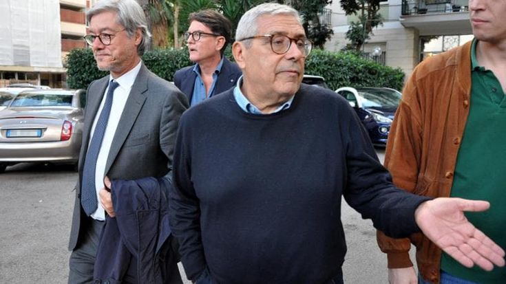 Il silenzio degli alleati, tutto resta fermo in attesa che parli Totò