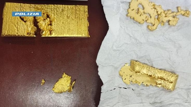 Il dipendente della fonderia che rubava l’oro nascondendolo nei capelli e beffando il metal detector