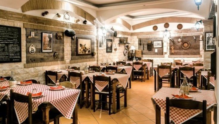 Sconto per chi paga con la carta, i "No Pos" minacciano i ristoranti "Dar Bottarolo" 