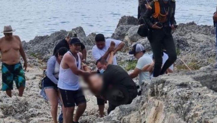 Squali uccidono Antonio Straccialini in Colombia. Il soccorritore: "Mi sono tuffato per salvarlo ma era troppo tardi" 