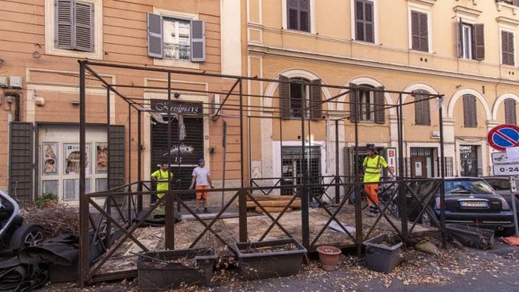 Dehors irregolari, via alla rimozione delle pedane nel Municipio I: 40 interventi entro dicembre