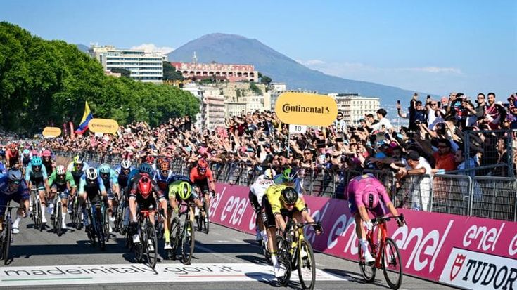 Napoli, ritorna il Giro d’Italia: le iniziative collaterali per la tappa di giovedì
