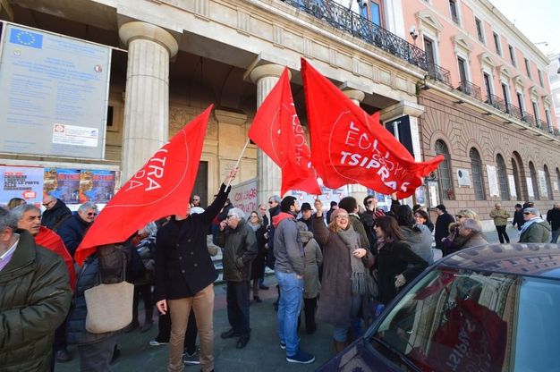 "Con la Grecia, contro l'austerity": Bari in piazza
