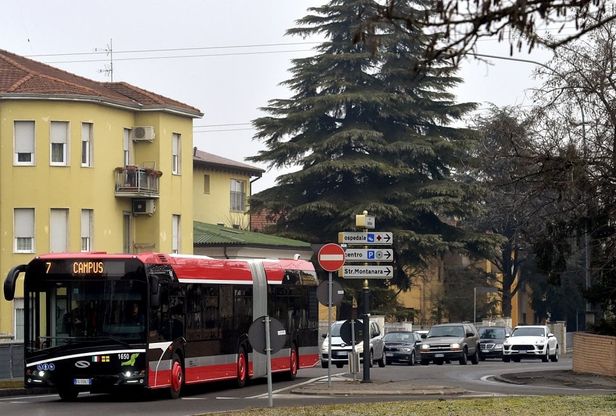 Parma, il viaggio inaugurale dei nuovi bus Tep da 18 metri 