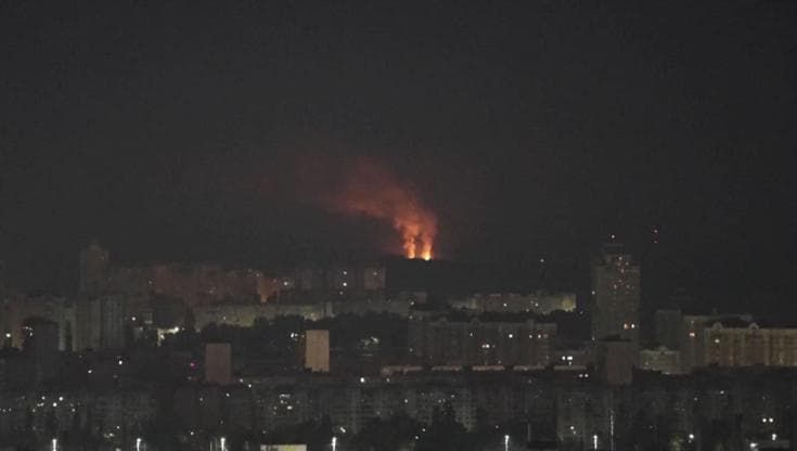 Attacco aereo russo su Kiev: tre morti, tra cui un bambino, e sette feriti
