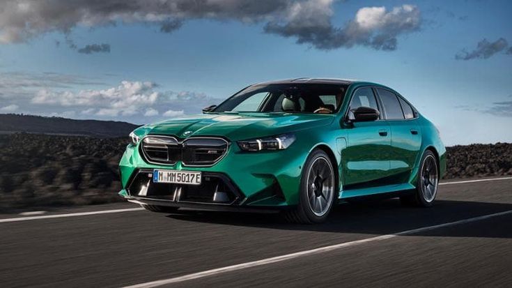 Bmw M5 V8 ibrida, la berlina da pista da 727 Cv e 1.000 Nm di coppia. La prova