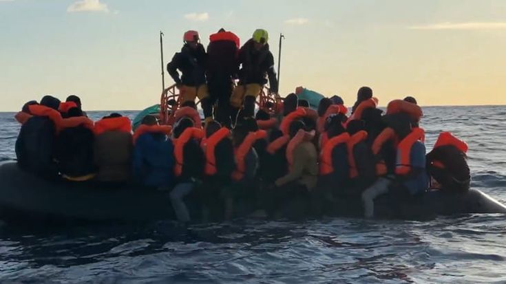 Migranti, Ocean Viking salva “la nave dei ragazzini”. A bordo quasi tutti minori