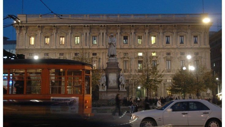 Caro energia, dallo smart working del Comune al venerdì alla settimana corta delle aziende: così Milano taglia le bollette 