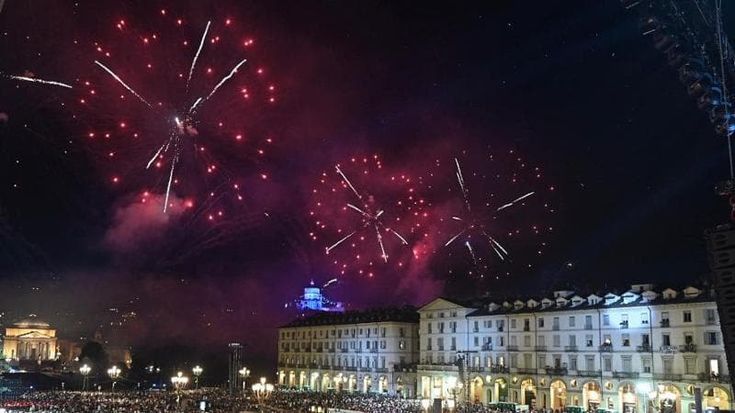 Torino fa festa: 45mila in piazza tra musica e fuochi d’artificio