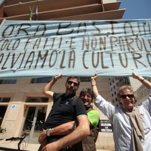 La sfida dei teatri in crisi: "Restiamo aperti d'estate"