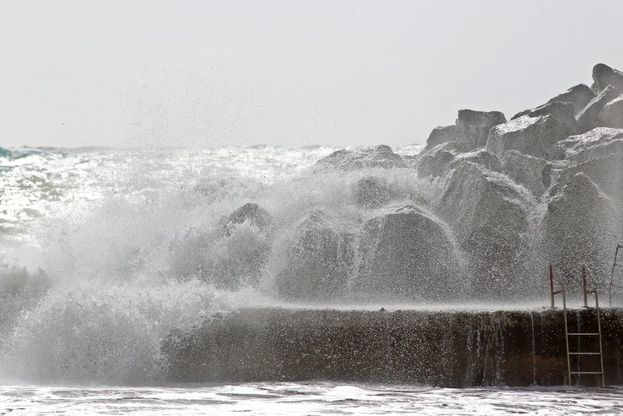 Mareggiata, il Libeccio sferza la Liguria