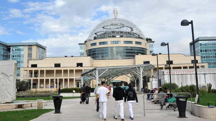 Il premier della Libia Dbeibah all’ospedale San Raffaele di Milano: “Ho fatto esami, sto bene”